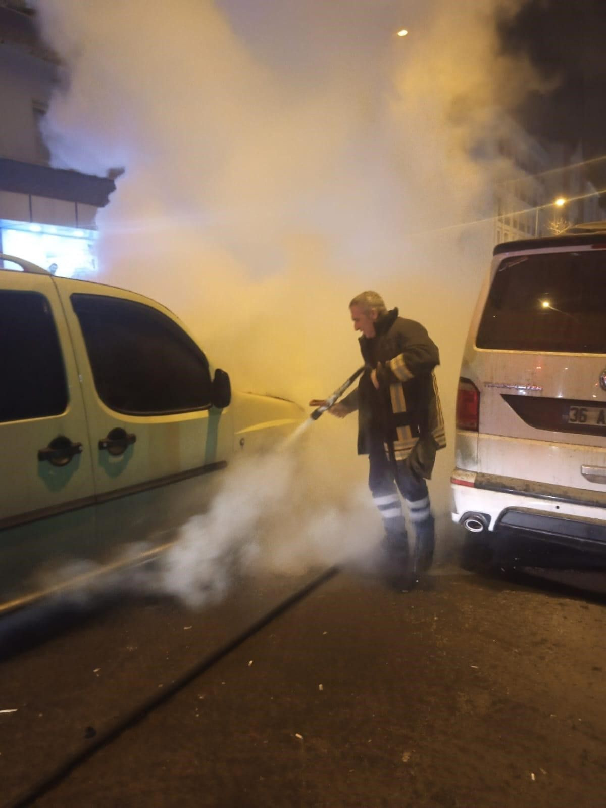 Kars’ta Seyir Halindeki Araç Alev Aldı! Kullanılamaz Hale Geldi - Sayfa 1