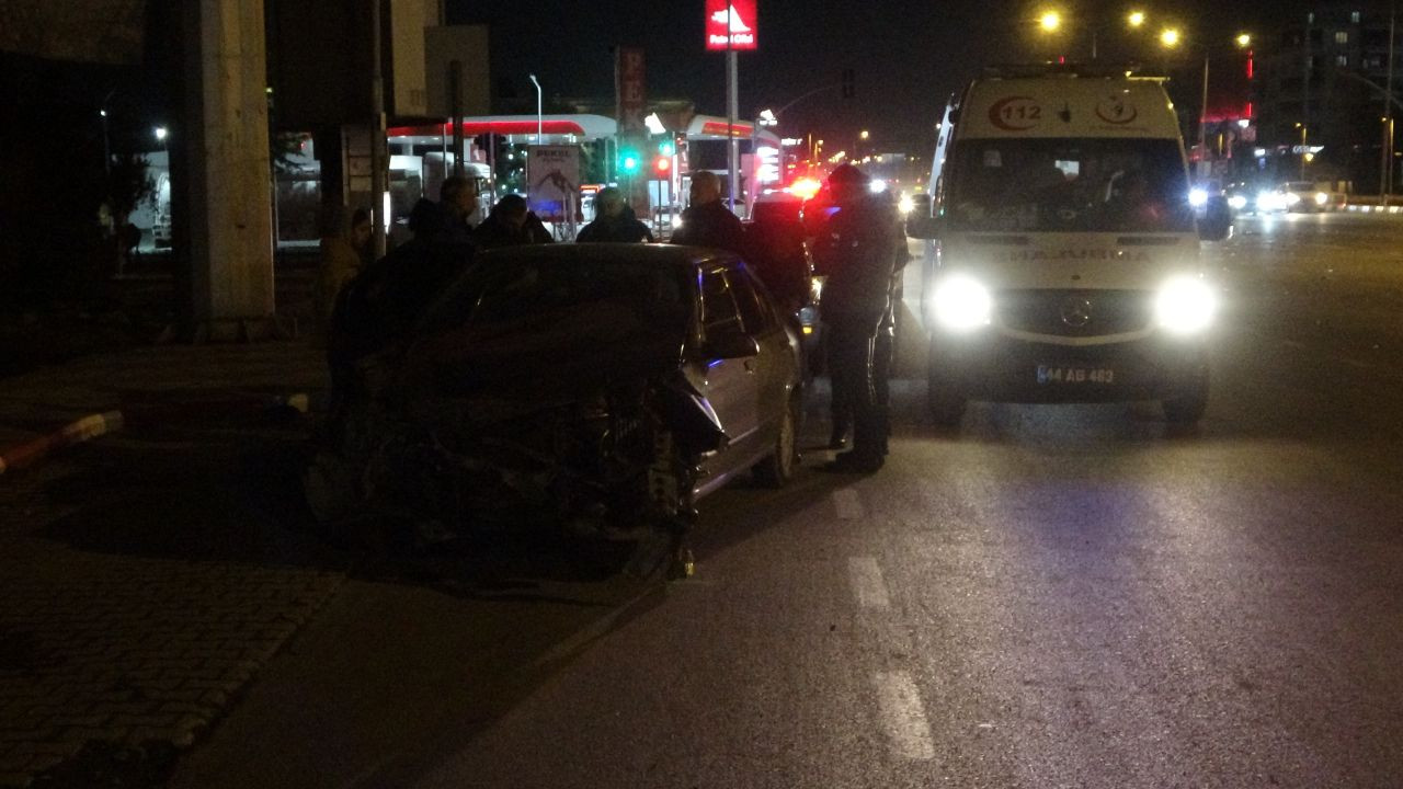 Malatya'da Kavşakta Feci Kaza! 1 Kişi Yaralandı - Sayfa 4