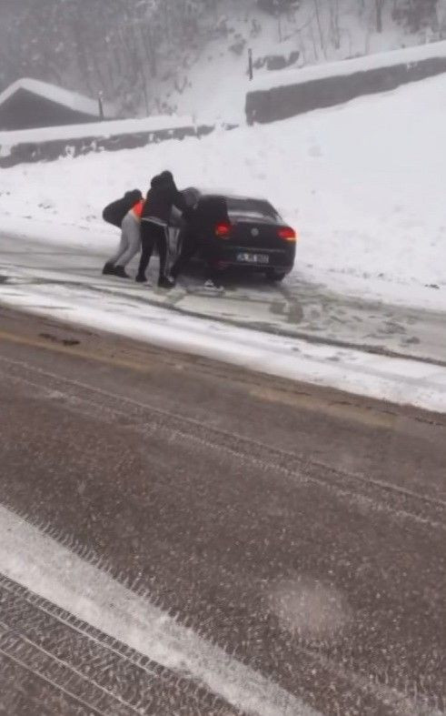 Kartepe Yolunda Araçlar Kar Yağışı Nedeniyle Mahsur Kaldı - Sayfa 3