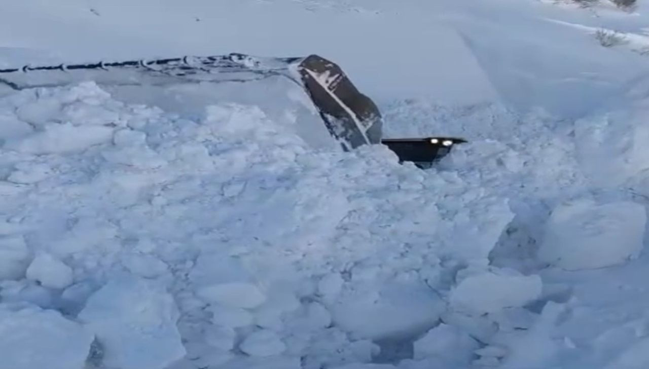 Yüksekova’da 5 Metreyi Aşan Kar Tünelleri: Zorlu Çalışmalar Sürüyor - Sayfa 3