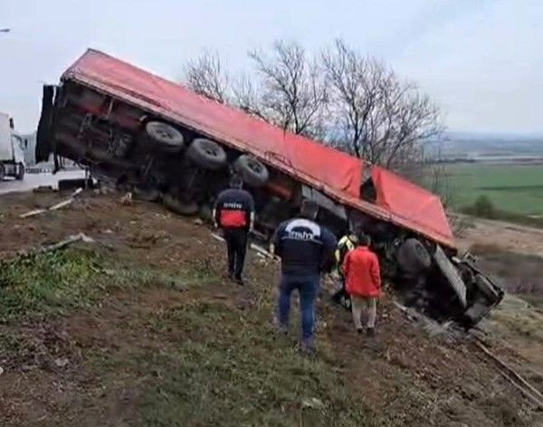 Osmaniye’de Kamyon Şarampole Yuvarlandı: Sürücü Hafif Yaralı - Sayfa 3