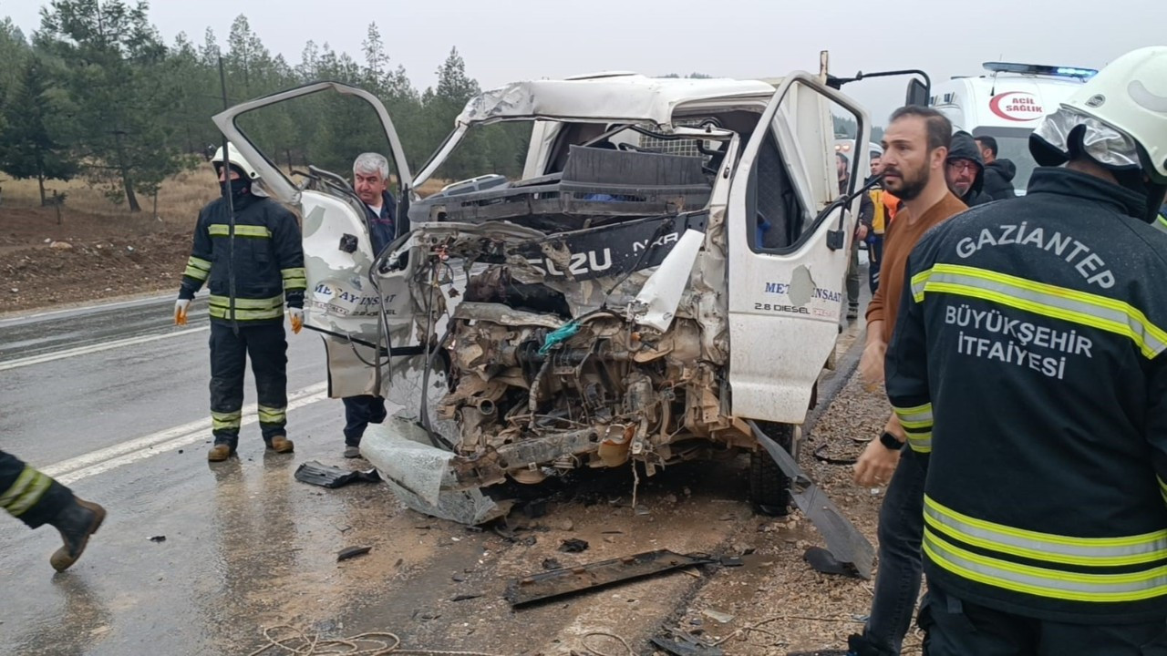 Gaziantep’te Trafik Kazası: 1 Kişi Hayatını Kaybetti, 2 Yaralı