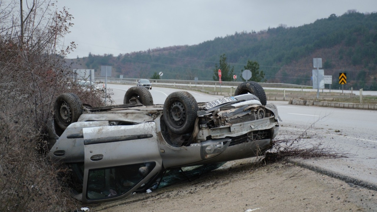 Amasya’da Feci Kaza: Otomobil Takla Attı, 1’i Ağır 3 Yaralı