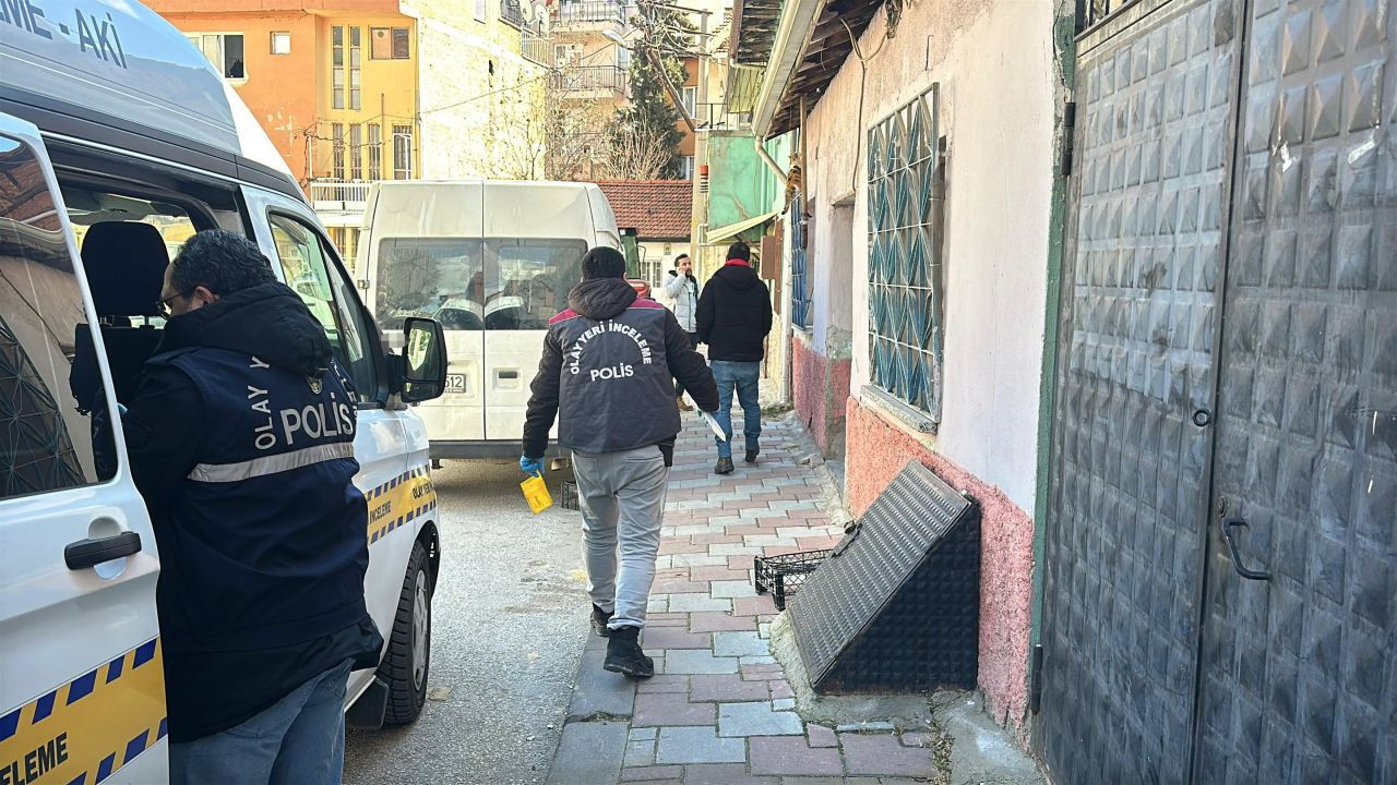 Uşak’ta Kan Donduran Cinayet: Oğlu Tarafından Bıçaklanan Baba Öldü - Sayfa 1