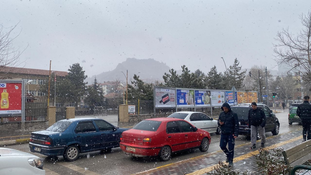 Çankırı’da Lapa Lapa Kar Yağıyor! Vatandaşlar Dışarı Akın Etti - Sayfa 2