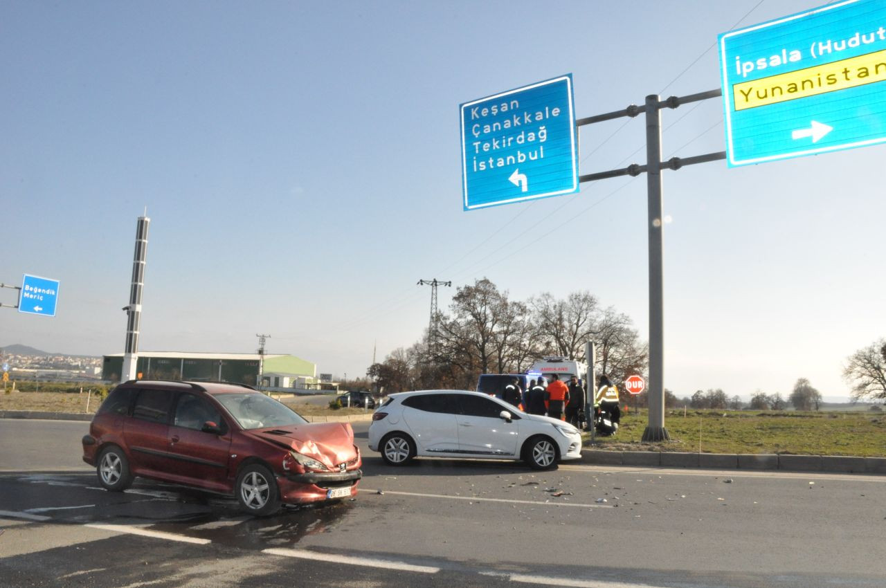 Keşan'da Kavşakta Korkutan Kaza: 3 Kişi Yaralandı - Sayfa 2