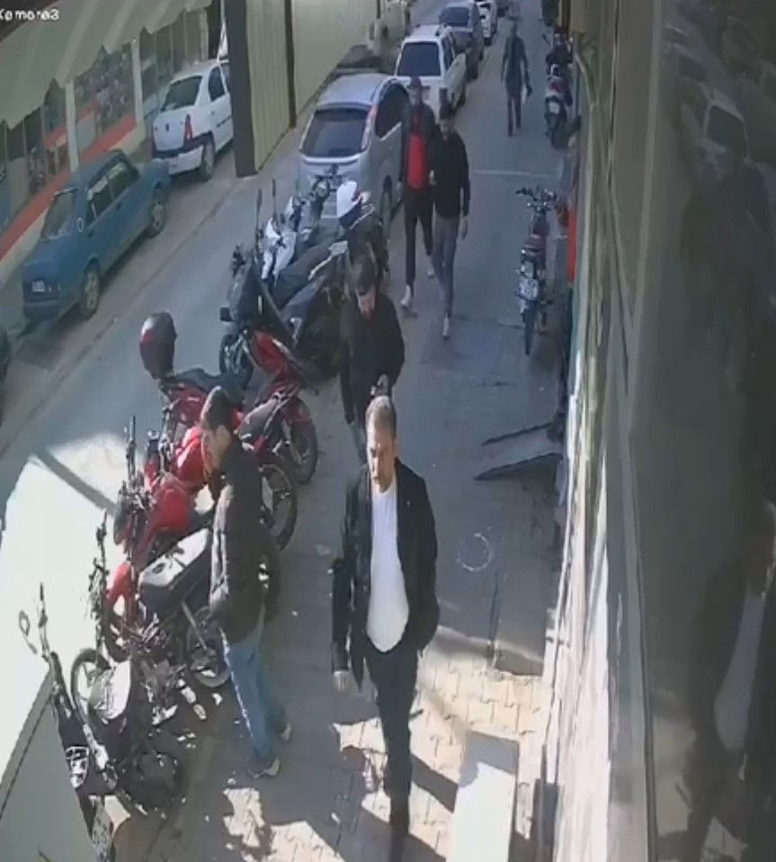 Balıkesir’de Sahte Polis Kimliğiyle Gaspa Karışan 5 Şahıs Tutuklandı - Sayfa 2