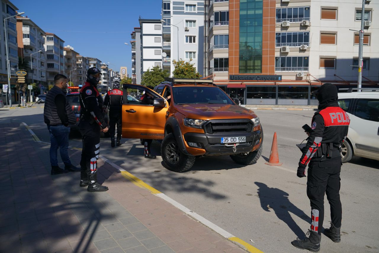 İzmir’de Sıkı Asayiş ve Trafik Denetimi - Sayfa 3