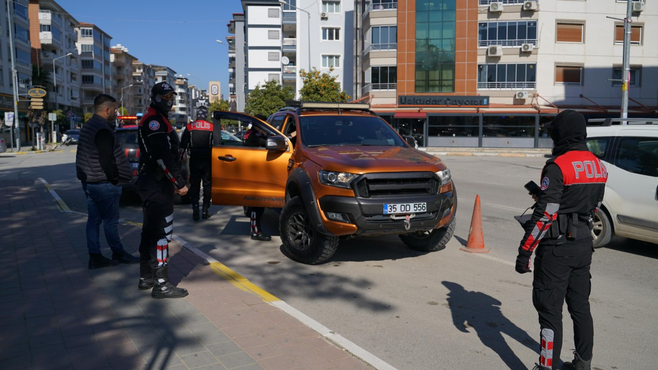 İzmir’de Sıkı Asayiş ve Trafik Denetimi