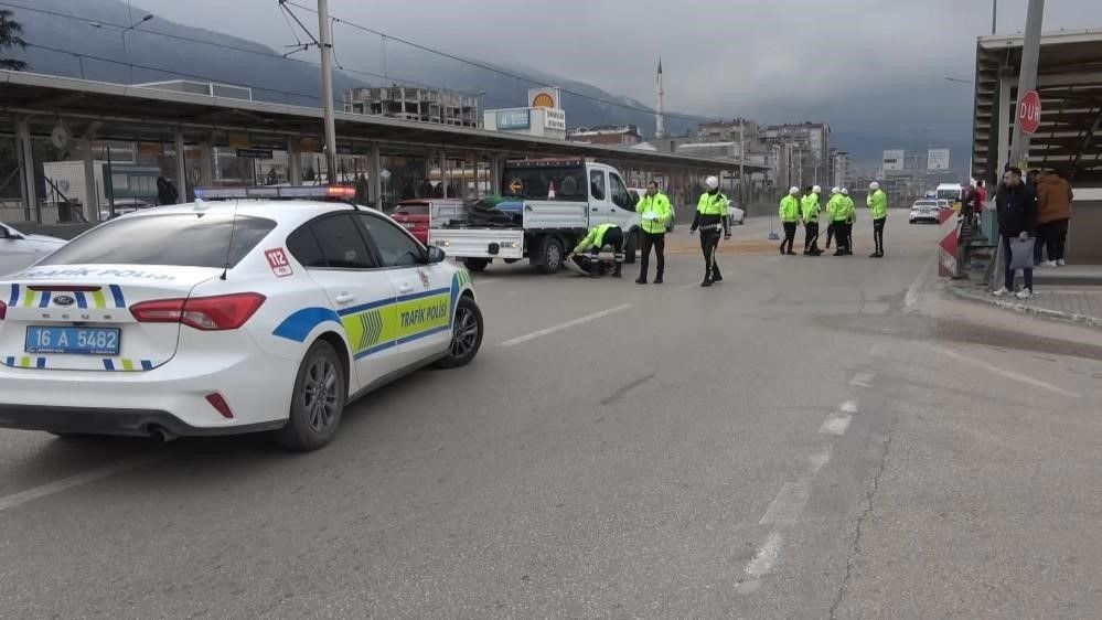Bursa’da Feci Kaza: Kontrolden Çıkan Araç Metro İstasyonuna Çarptı - Sayfa 3