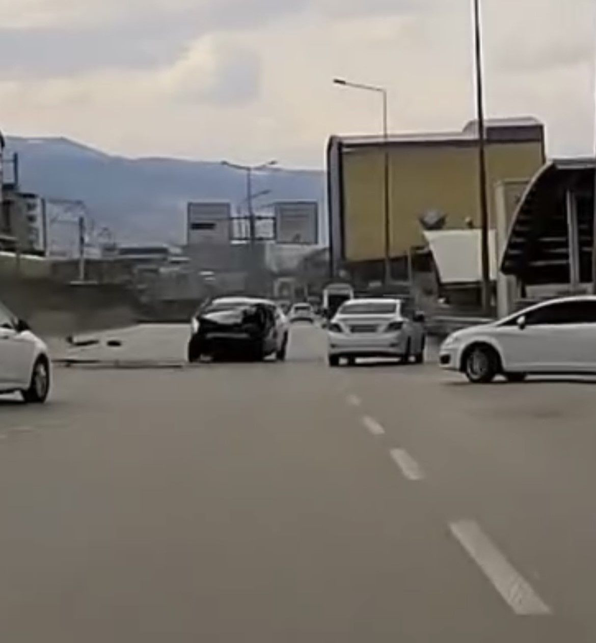 Bursa’da Feci Kaza: Kontrolden Çıkan Araç Metro İstasyonuna Çarptı - Sayfa 4