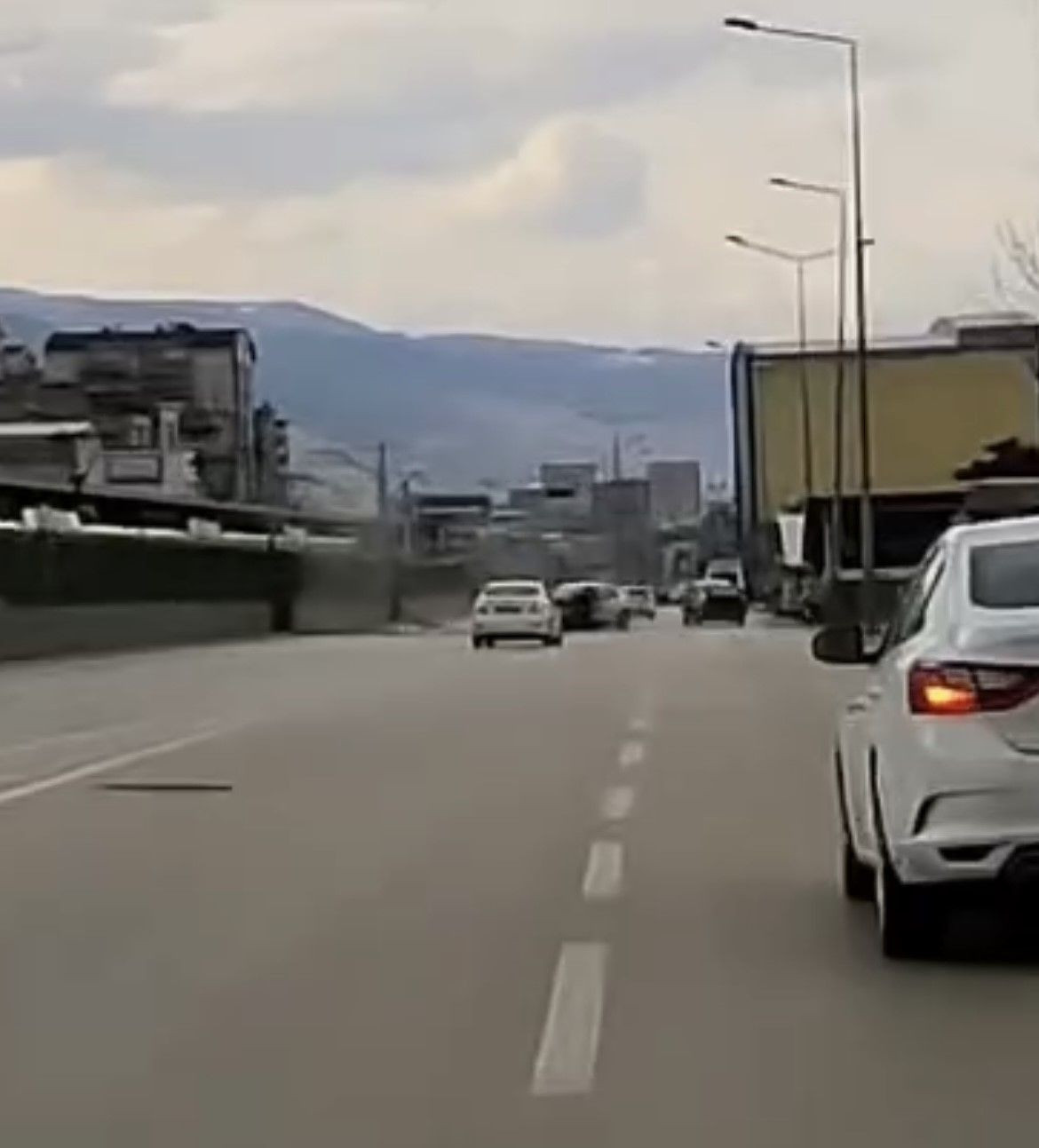 Bursa’da Feci Kaza: Kontrolden Çıkan Araç Metro İstasyonuna Çarptı - Sayfa 6