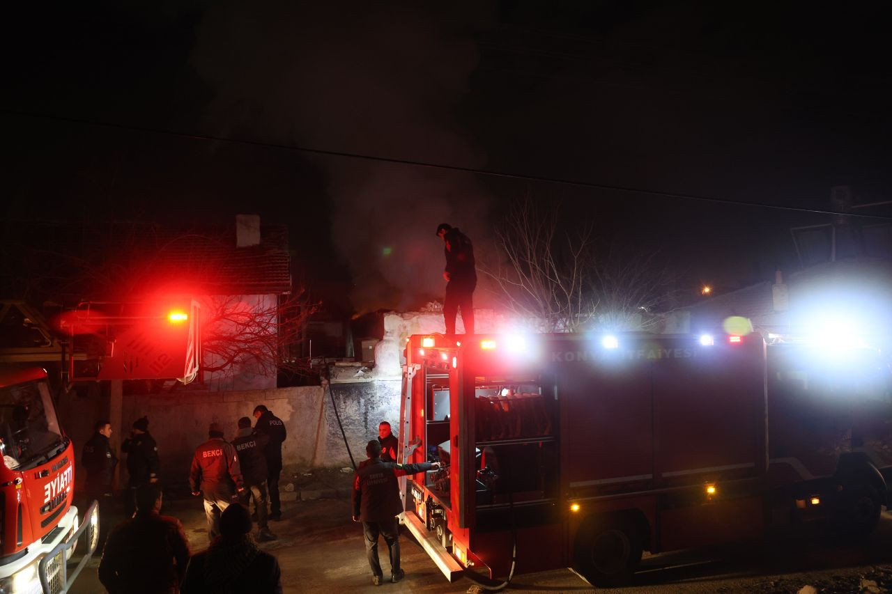 Konya’da Metruk Evde Yangın Paniği! Çevreye Sıçramadan Söndürüldü - Sayfa 2