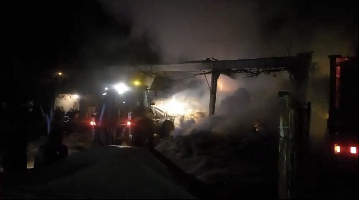 Bursa’da Depo Yangını: Köylüler Seferber Oldu - Sayfa 1