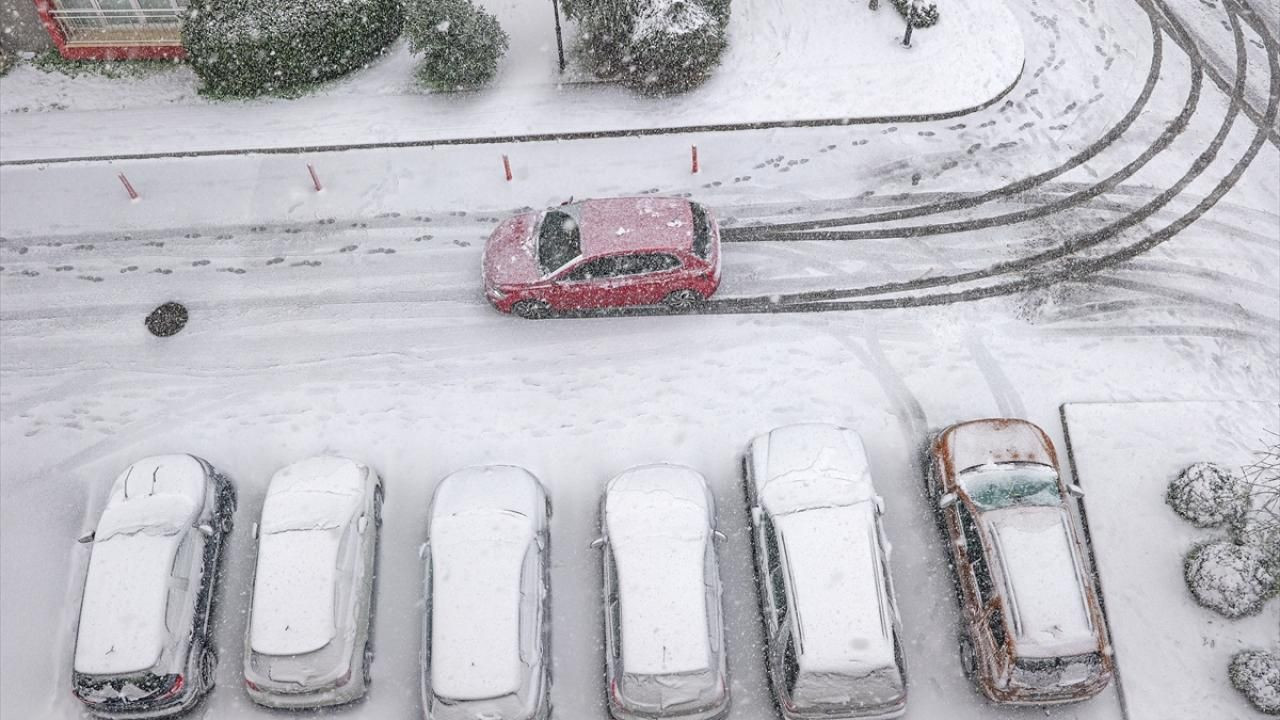 İstanbul'da kar yağışı etkili oldu! - Sayfa 1