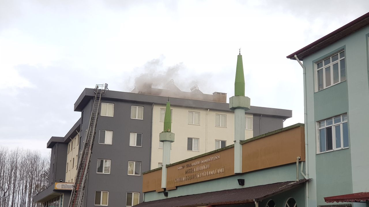 Samsun’da Lise Pansiyonunda Baca Yangını Paniğe Neden Oldu - Sayfa 1