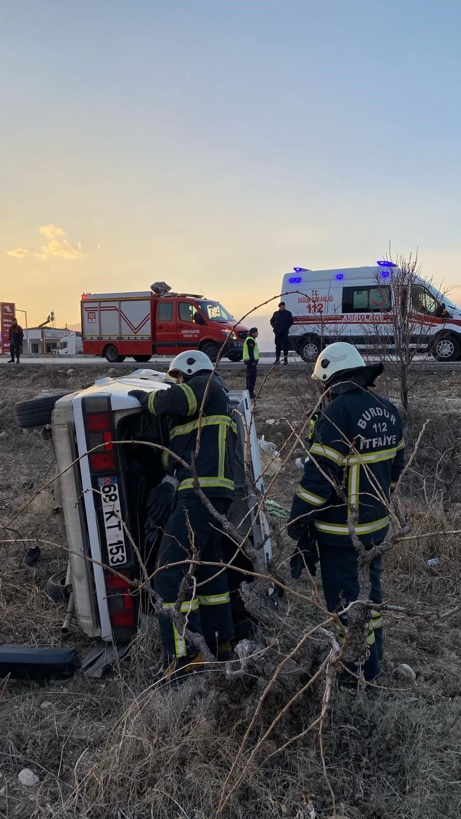 Burdur’da Otomobil Takla Atarak Şarampole Devrildi: 2 Yaralı - Sayfa 2
