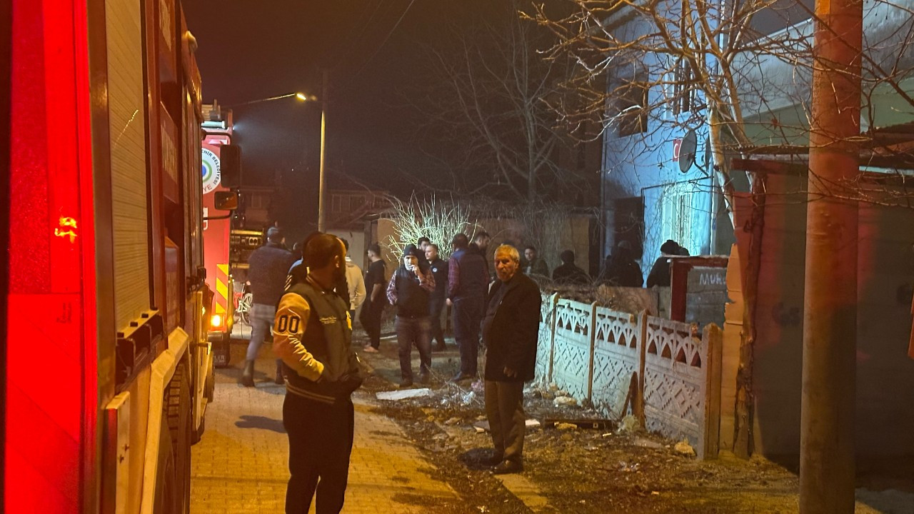Tekirdağ’da Buzdolabı Motoru Patladı, Evde Yangın Çıktı