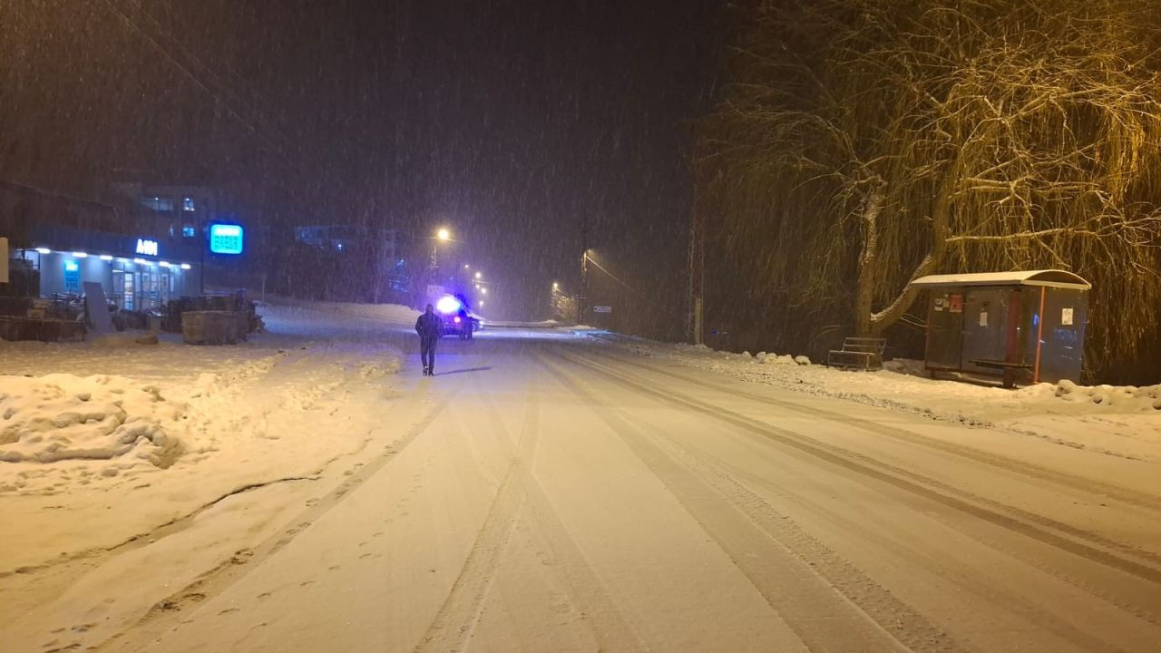 Tunceli’de Yoğun Kar Yağışı Ulaşımı Olumsuz Etkiliyor - Sayfa 3