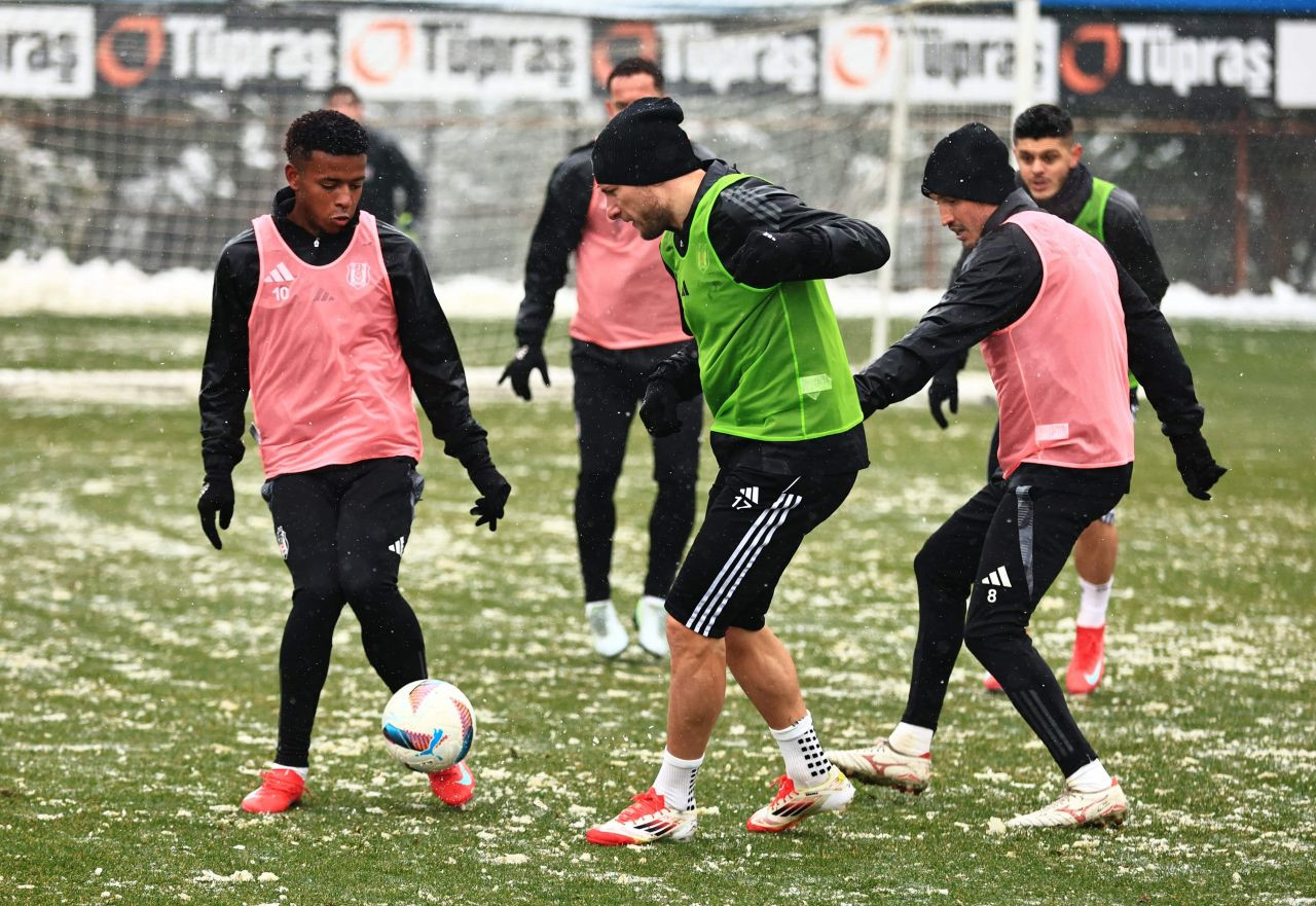 Beşiktaş, Trabzonspor Maçı İçin Yoğun Kar Altında Çalıştı - Sayfa 2