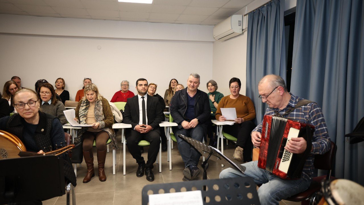 Serdivan'da Türk Müziği Rüzgarı! İlk Koro Dersi Katılımcılarıyla Başladı!