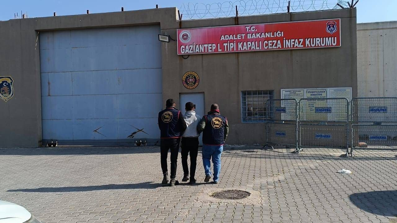 Gaziantep’te Dolandırıcılık ve Yağmadan Aranan 2 Şüpheli Yakalandı