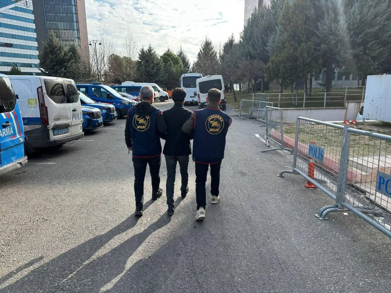 Gaziantep’te Dolandırıcılık ve Yağmadan Aranan 2 Şüpheli Yakalandı - Sayfa 1