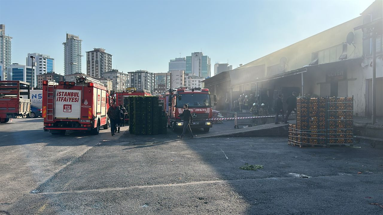 Ataşehir’de Sebze Halinde Yangın! Plastik Kasalar Alev Aldı - Sayfa 4