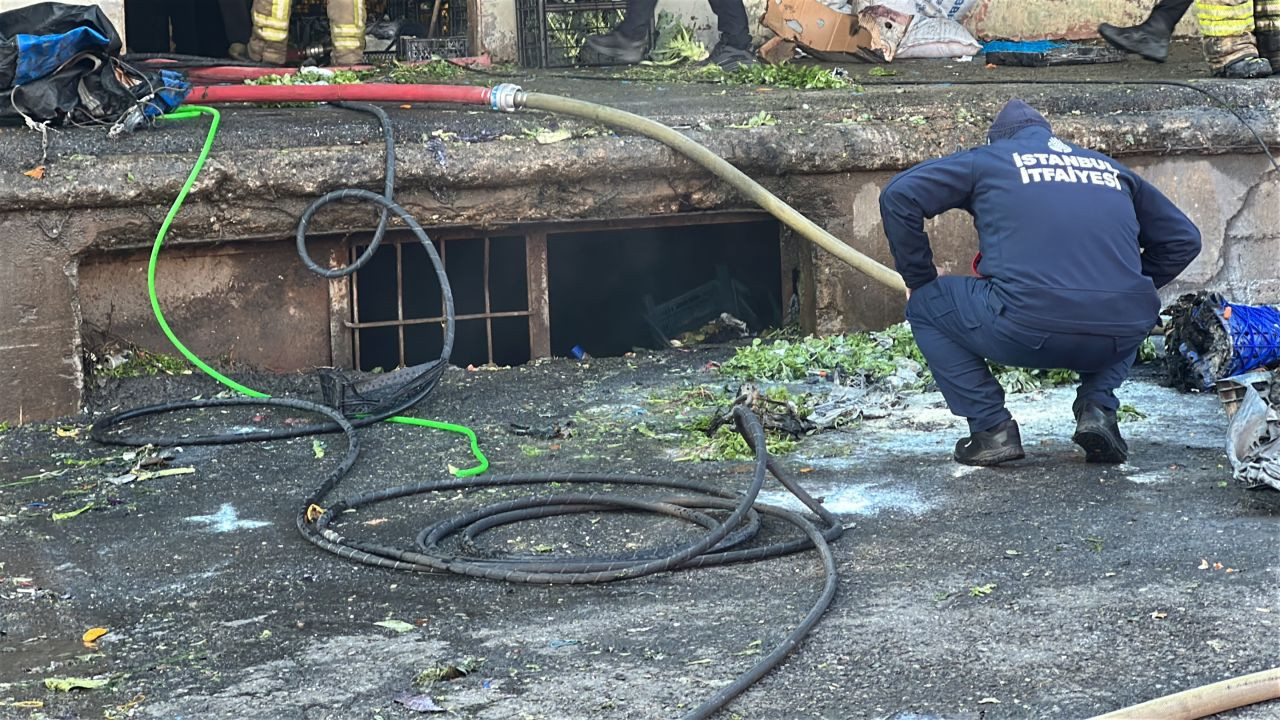 Ataşehir’de Sebze Halinde Yangın! Plastik Kasalar Alev Aldı - Sayfa 1