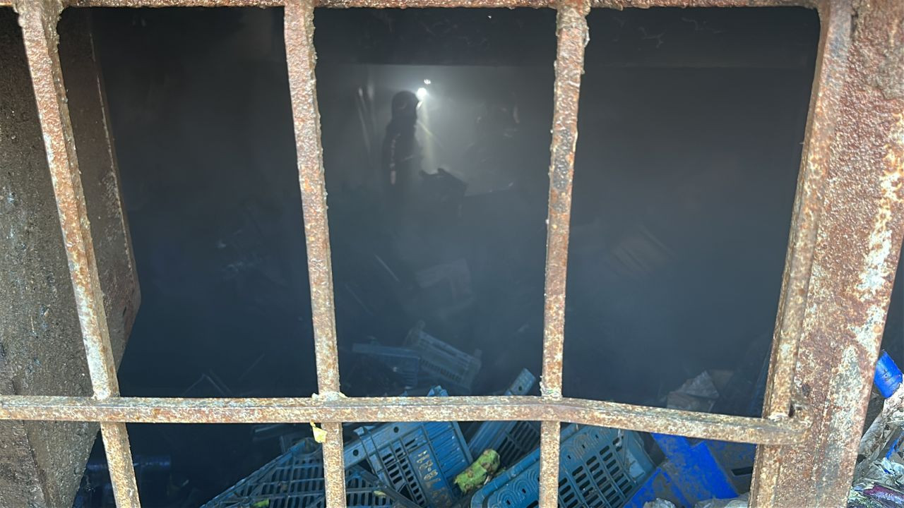 Ataşehir’de Sebze Halinde Yangın! Plastik Kasalar Alev Aldı - Sayfa 2