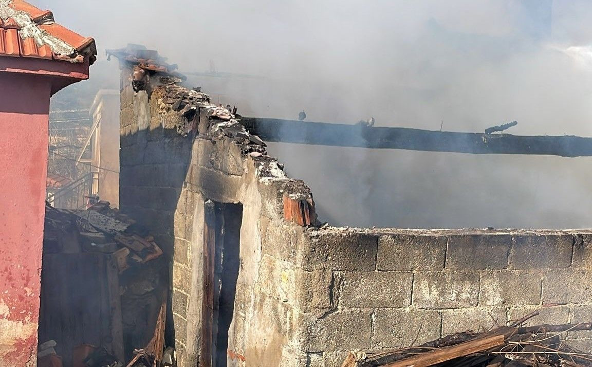 Seferihisar’da Korkutan Yangın: Mahallelinin Çabası Felaketi Önledi - Sayfa 4
