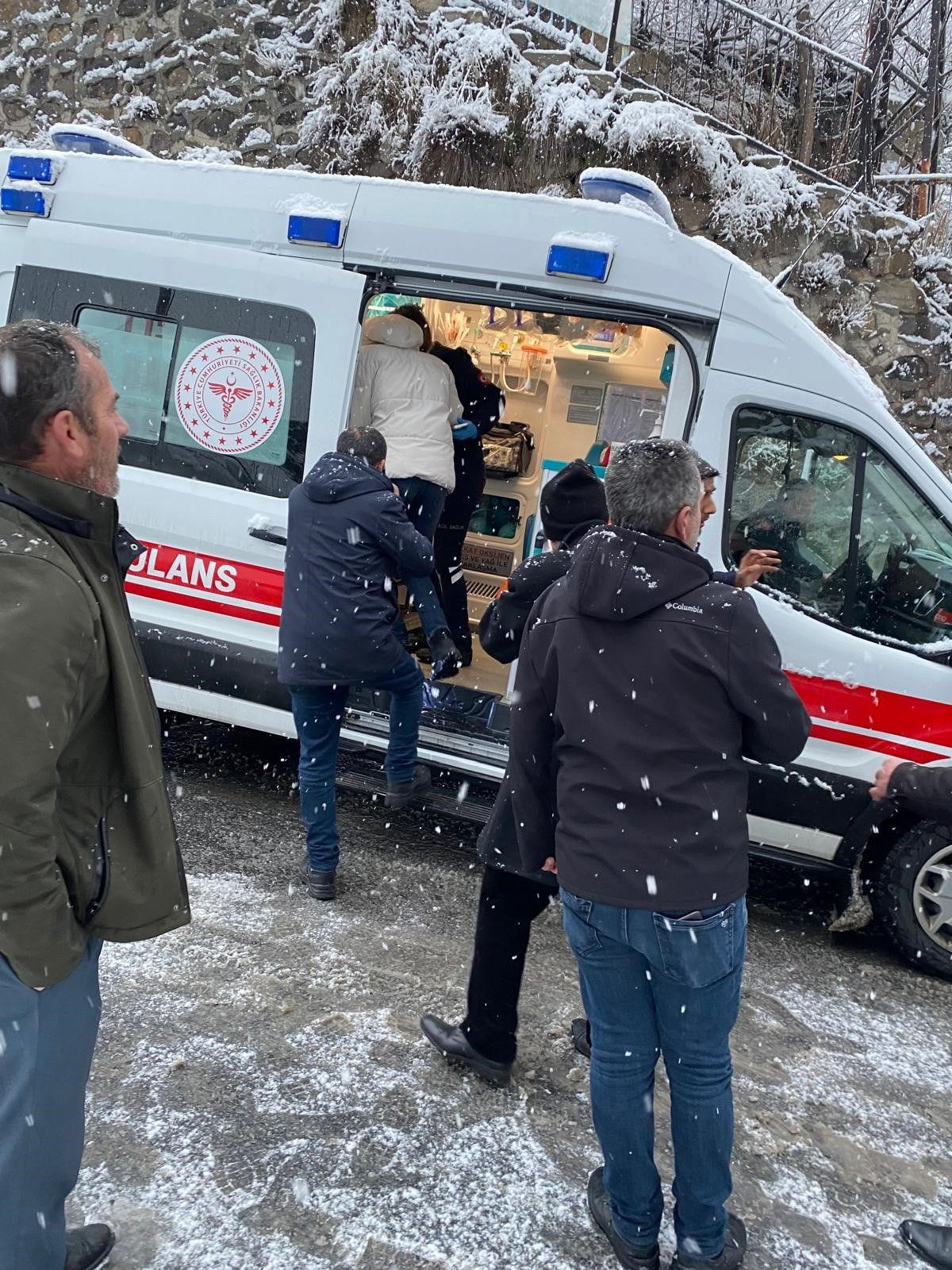 Bitlis’te Halk Otobüsü Kaleye Çarptı! 4 Kişi Yaralandı - Sayfa 1