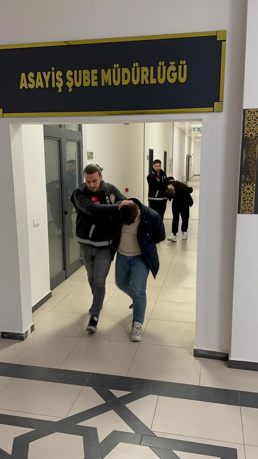 Sahte Polisler 1 Milyon TL’lik Vurgun Yaptı! 2 Kişi Tutuklandı - Sayfa 1