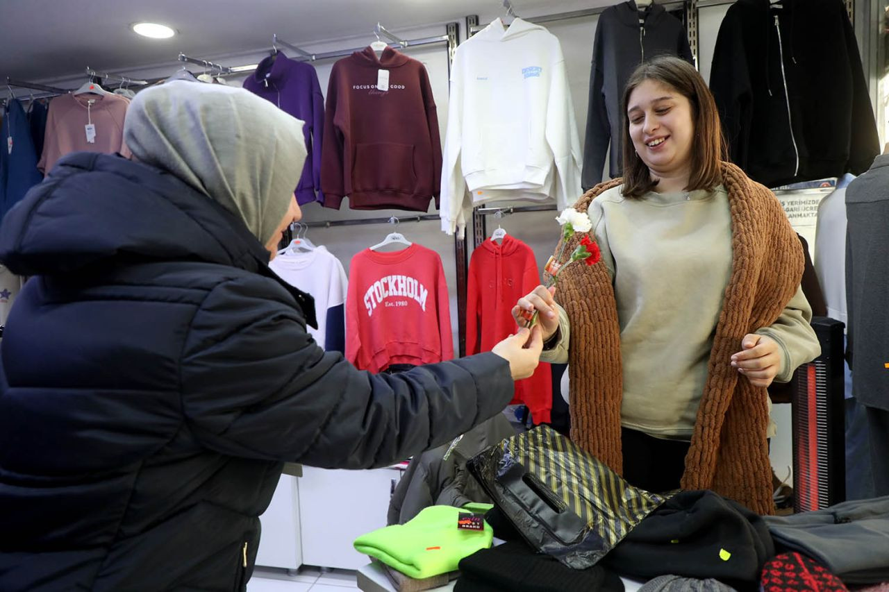 Büyükşehir Belediyesi, Berat Kandili'nde Pamukova'da Vatandaşlarla Buluştu: Karanfillerle Yürekleri Isıttı! - Sayfa 7