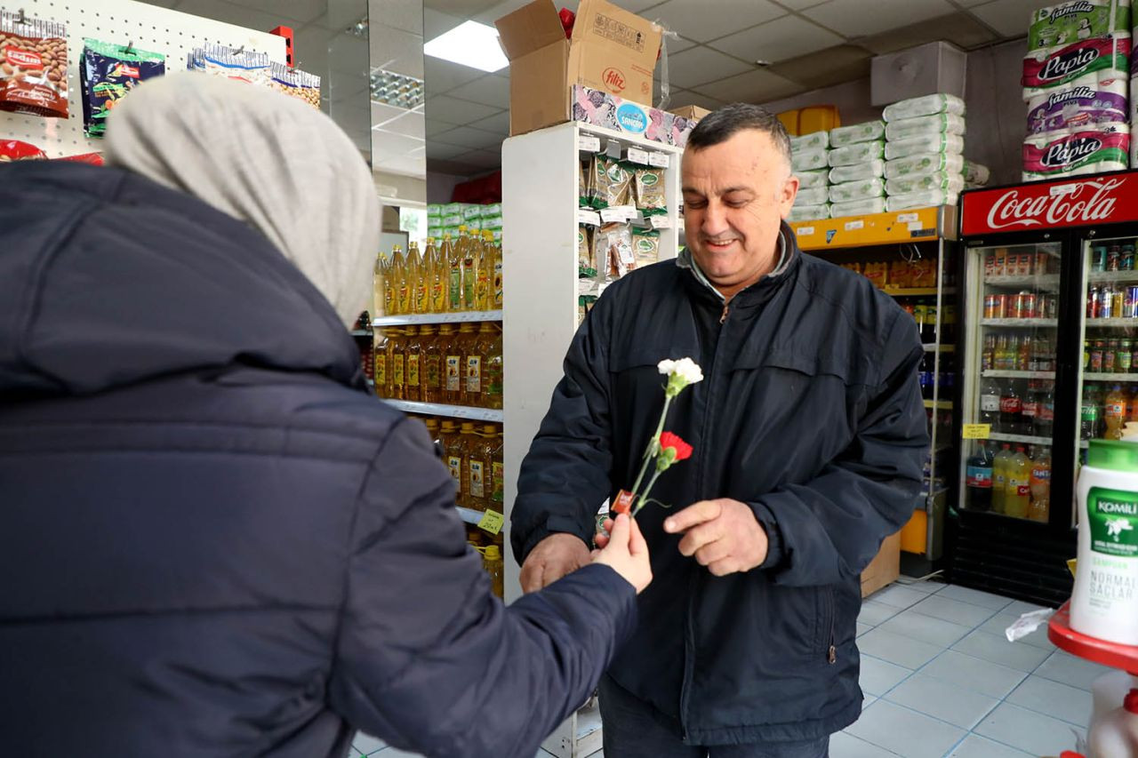 Büyükşehir Belediyesi, Berat Kandili'nde Pamukova'da Vatandaşlarla Buluştu: Karanfillerle Yürekleri Isıttı! - Sayfa 8
