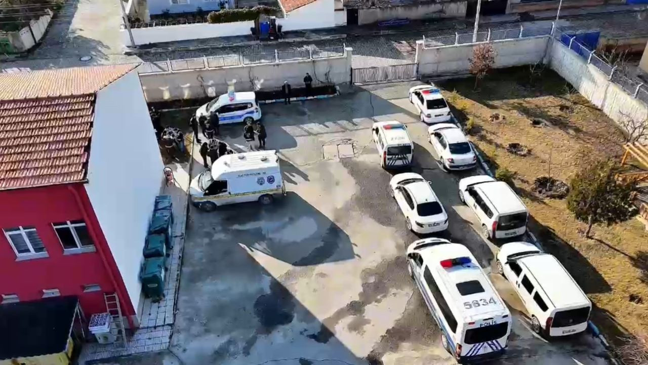 Çorum'da 8 Adrese Operasyon! Vazolardan Uyuşturucu Çıktı - Sayfa 1