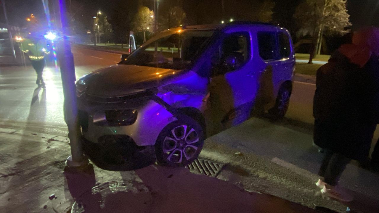 Kocaeli’de Hafif Ticari Araçla Çarpışan Otomobil Takla Attı - Sayfa 4