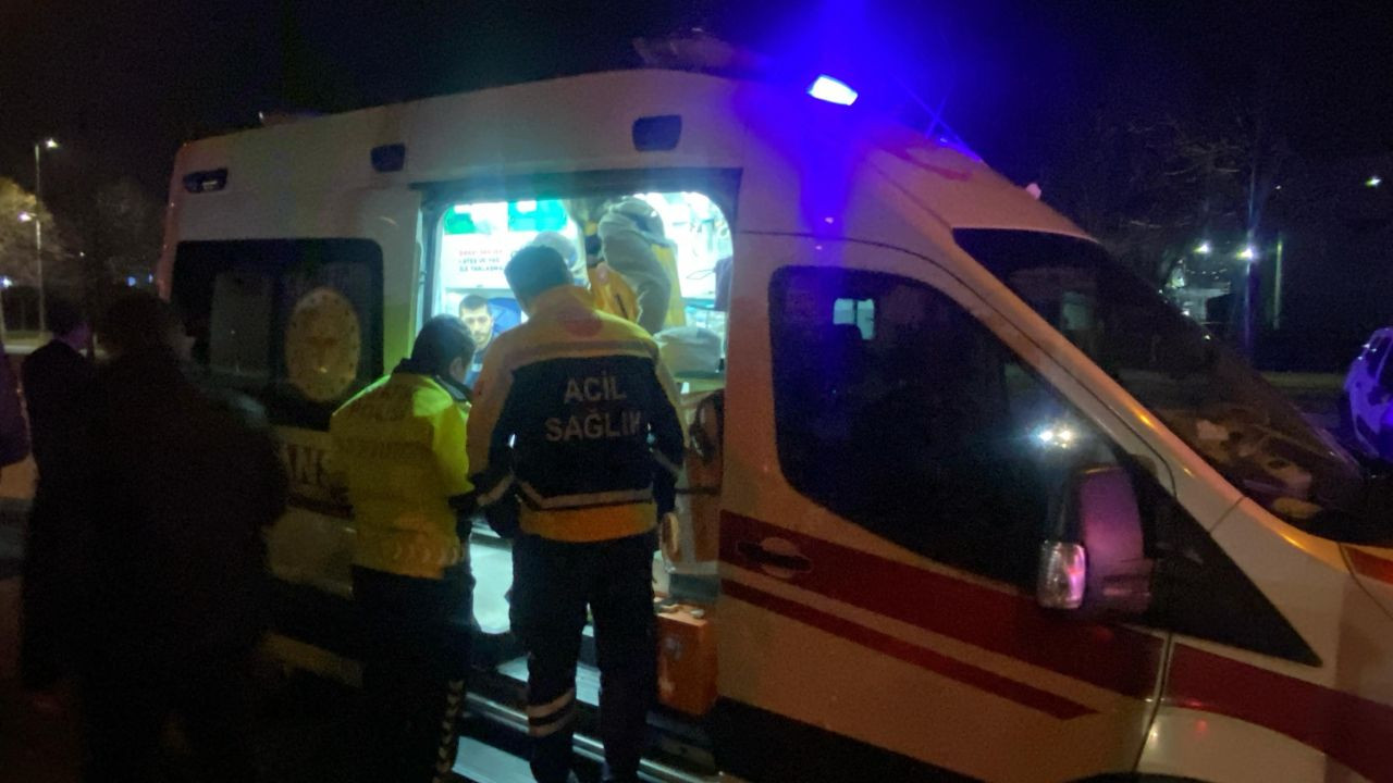 Kocaeli’de Hafif Ticari Araçla Çarpışan Otomobil Takla Attı - Sayfa 1