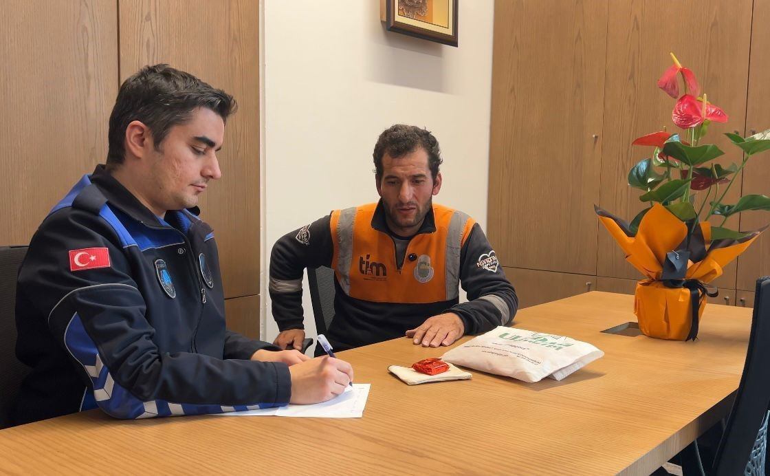 Bursa’da Örnek Davranış! Temizlik Personeli Bulduğu Ziynet Eşyalarını Teslim Etti - Sayfa 2