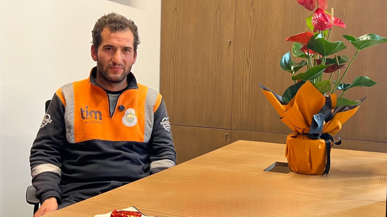 Bursa’da Örnek Davranış! Temizlik Personeli Bulduğu Ziynet Eşyalarını Teslim Etti