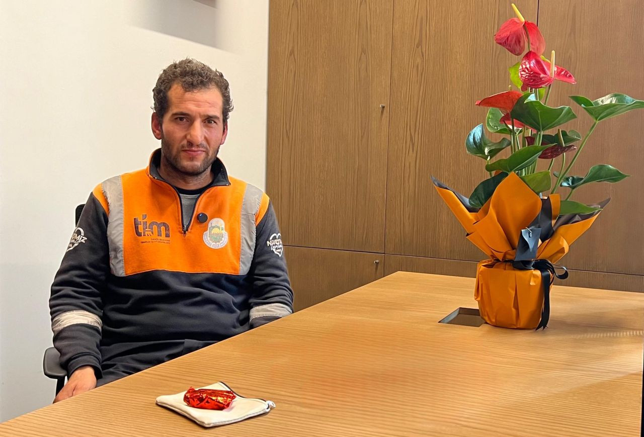 Bursa’da Örnek Davranış! Temizlik Personeli Bulduğu Ziynet Eşyalarını Teslim Etti - Sayfa 1