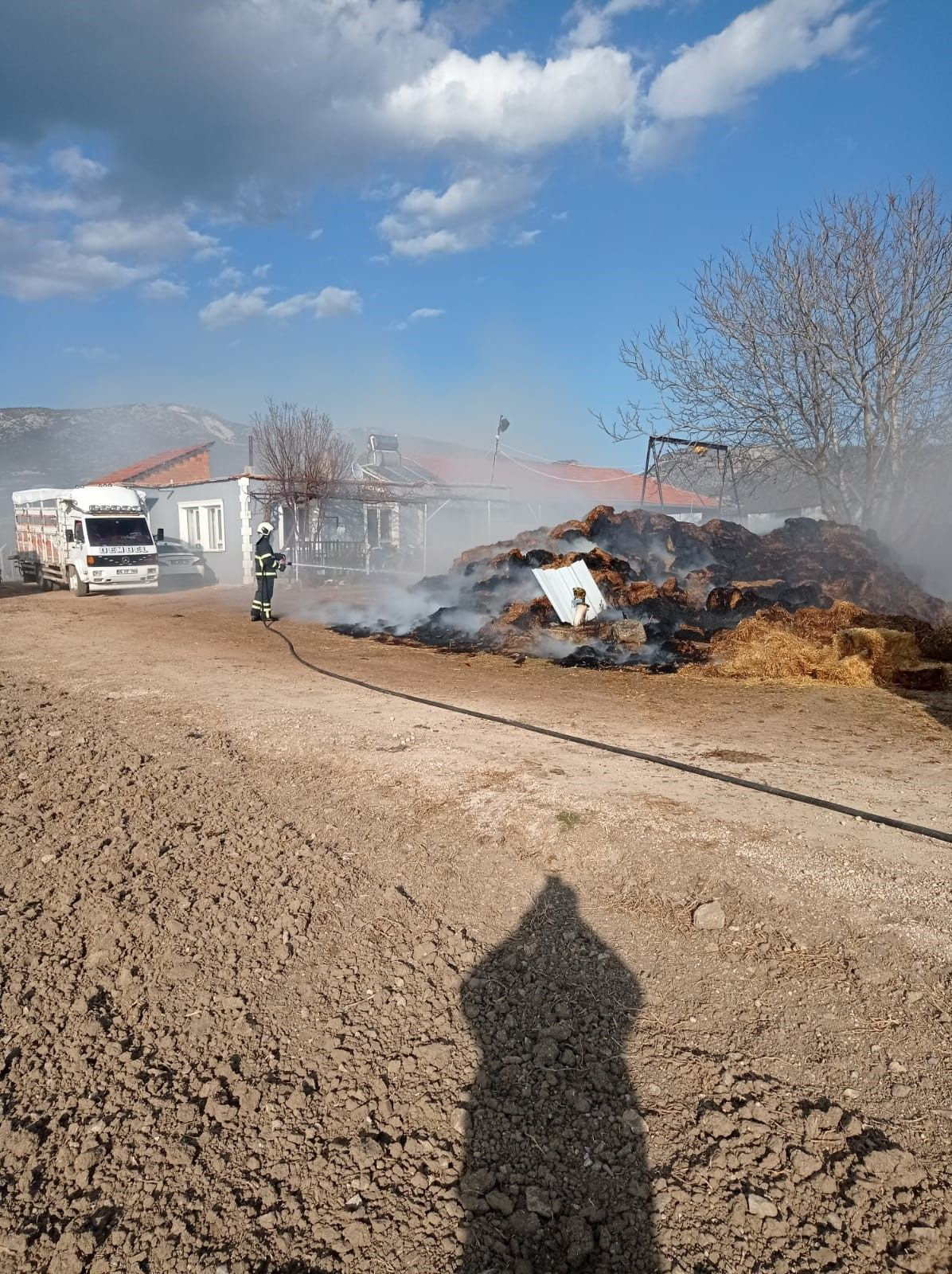 Burdur’da Çiftlik Yangını: Bin Adet Saman Balyası Kül Oldu - Sayfa 2