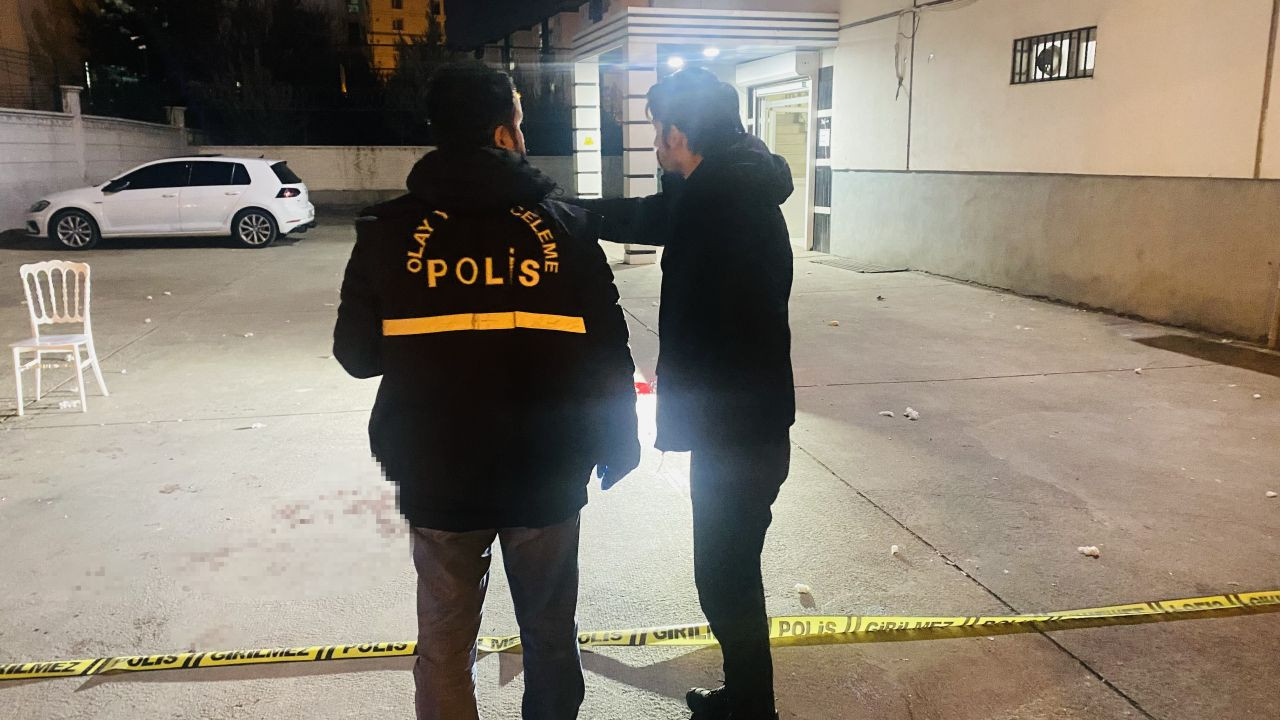 Diyarbakır’da Düğün Salonunun Önünde Silahlı ve Bıçaklı Kavga: 3 Yaralı - Sayfa 4