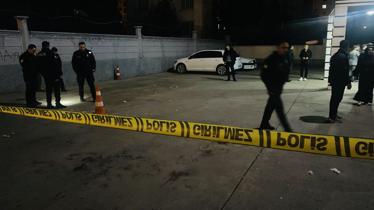 Diyarbakır’da Düğün Salonunun Önünde Silahlı ve Bıçaklı Kavga: 3 Yaralı - Sayfa 2