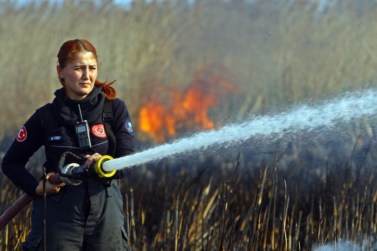 Antalya'da Sazlık Yangını Korkuttu: Ev ve Seralar Tehlike Atlattı - Sayfa 5