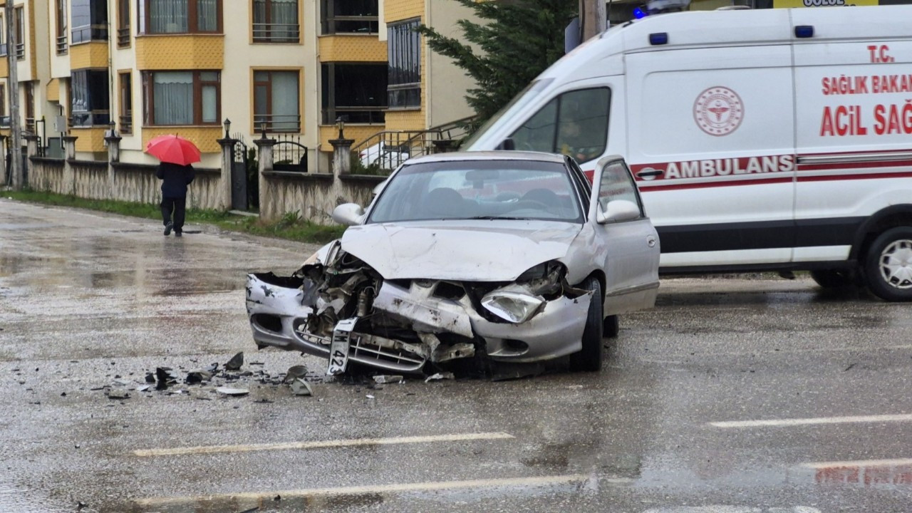 Düzce’de Zincirleme Kaza: 3 Araç Çarpıştı, 1 Yaralı