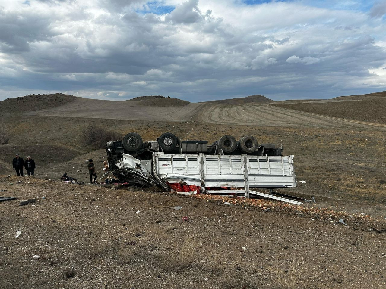 Ankara’da Soğan Yüklü Kamyon Devrildi: 5 Kişi Yaralandı - Sayfa 2