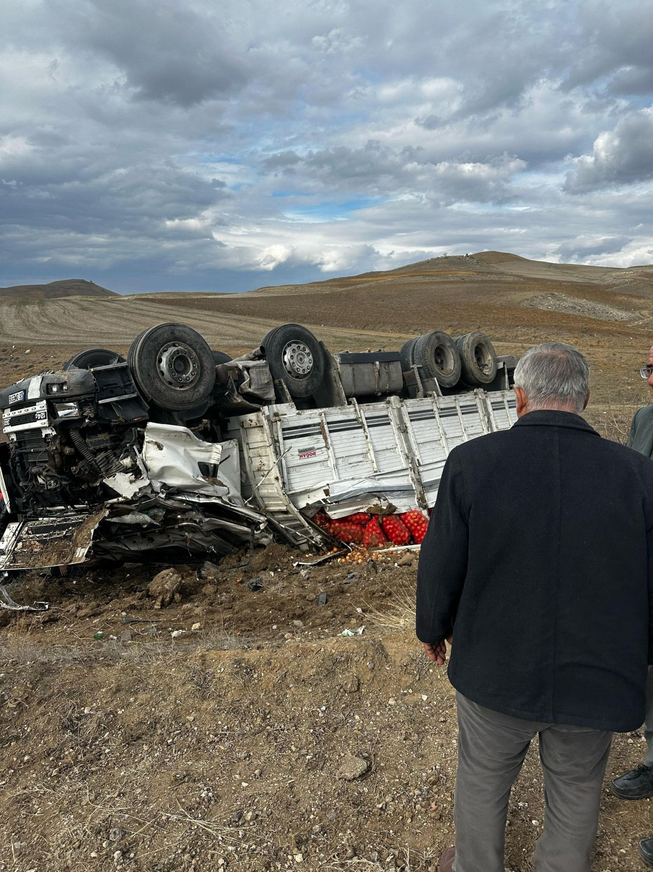 Ankara’da Soğan Yüklü Kamyon Devrildi: 5 Kişi Yaralandı - Sayfa 1