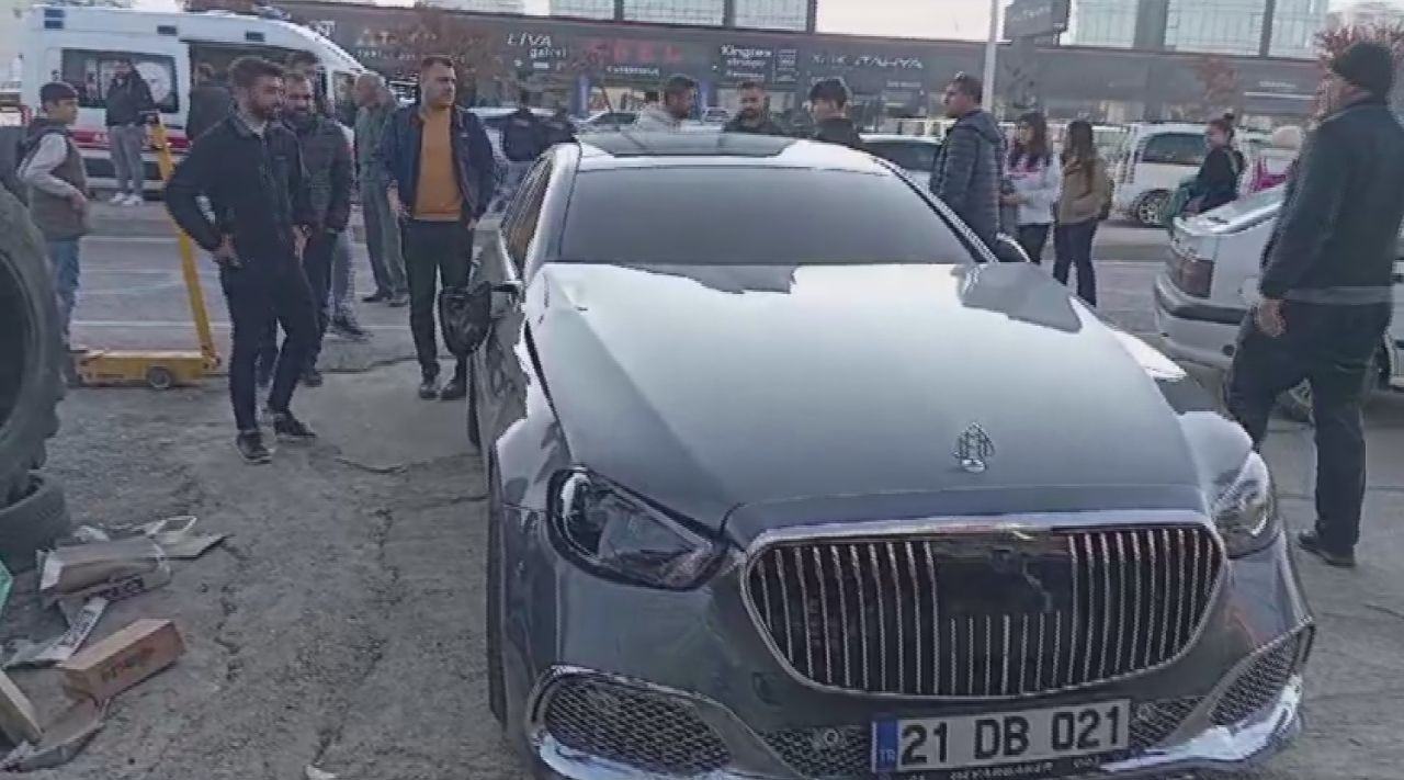 Diyarbakır'da Kaza Sonrası Gerginlik: Yayaya Çarpan Sürücüyü Esnaf Darp Etti - Sayfa 1