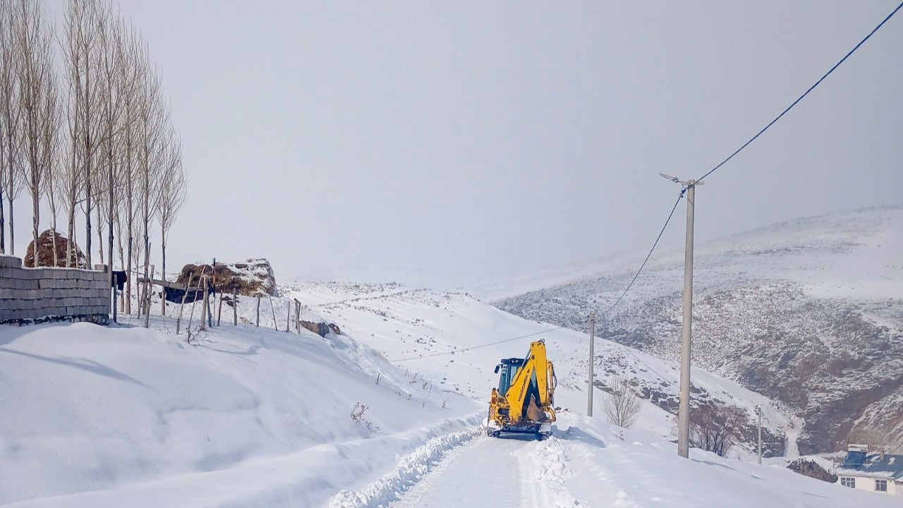 Van’da Karla Mücadele: Kapanan Yollar Tek Tek Açılıyor
